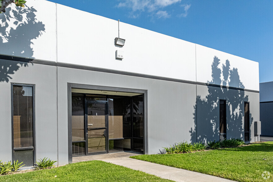 11912 Rivera Rd, Santa Fe Springs, CA à louer - Photo de l’immeuble – Image 2 sur 8