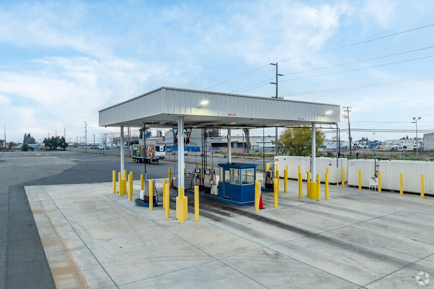 536 S Mariposa Rd, Modesto, CA à louer - Photo de l’immeuble – Image 2 sur 4