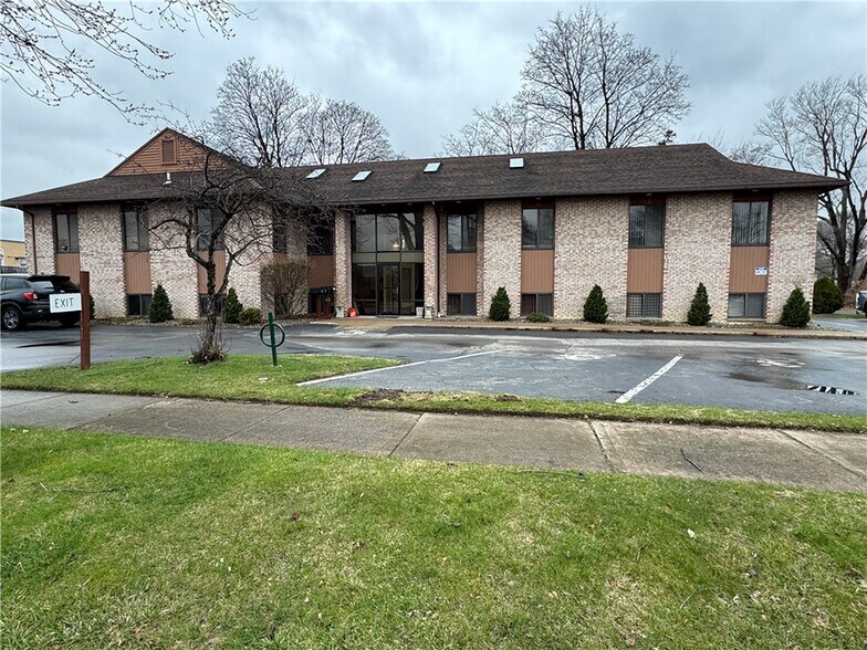 572 Titus Ave, Irondequoit, NY à louer - Photo de l’immeuble – Image 1 sur 19