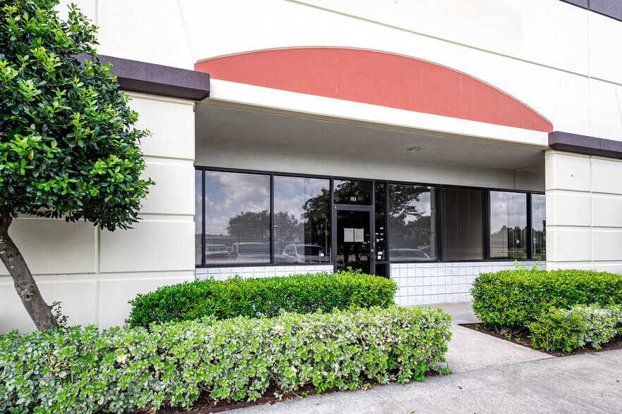 2300 E Pasadena Fwy, Pasadena, TX à louer - Photo de l’immeuble – Image 2 sur 7