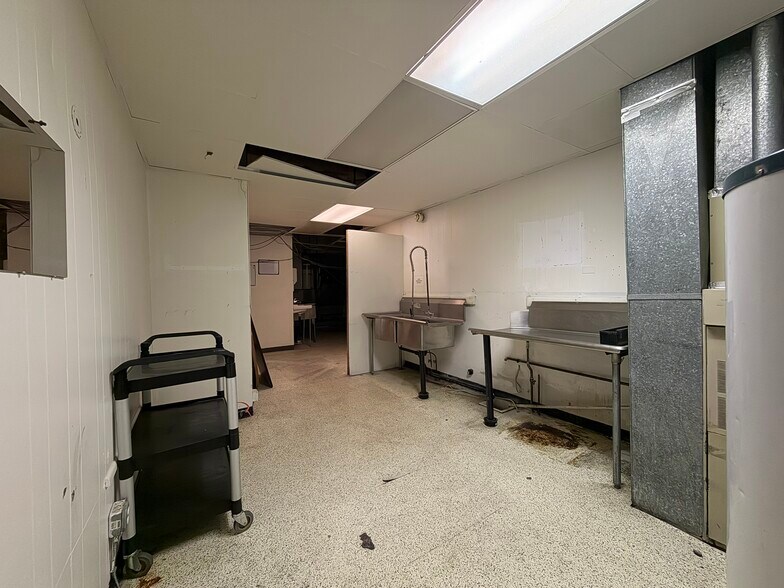 115 E Naches Ave, Selah, WA à louer - Photo de l’immeuble – Image 3 sur 17