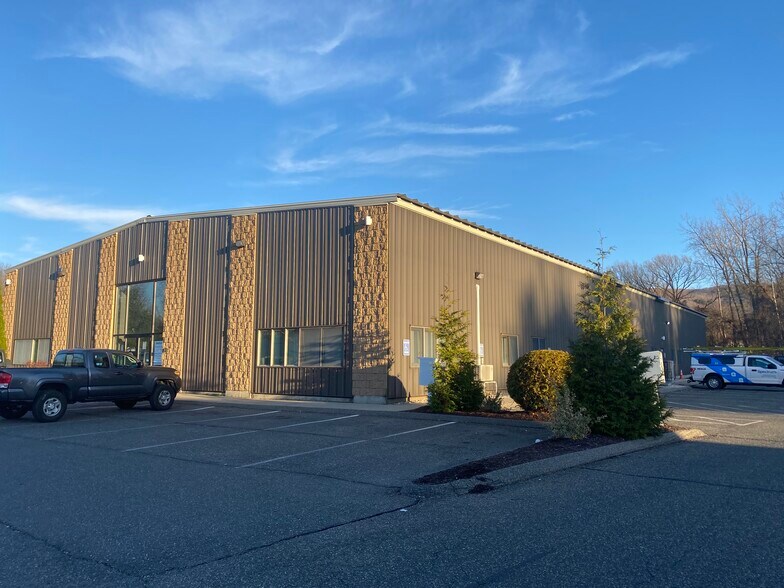 4 Federico Dr, Pittsfield, MA à vendre - Photo de l’immeuble – Image 3 sur 32