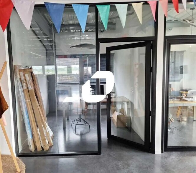 Bureau dans Artigues-près-Bordeaux à vendre - Photo de l’immeuble – Image 3 sur 10