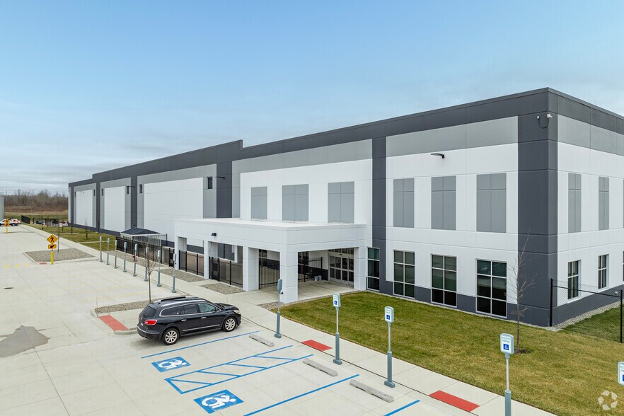 17991 Wahrman Rd, New Boston, MI à louer - Photo principale – Image 2 sur 7