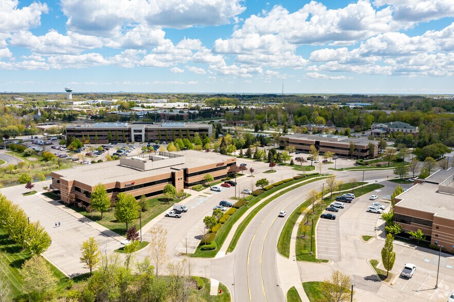 28100 Cabot Dr, Novi, MI à louer - Aérien – Image 2 sur 8