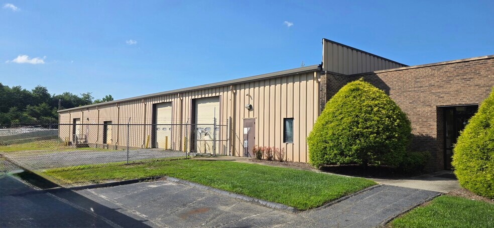 5130 Hendersonville Rd, Fletcher, NC à louer - Photo de l’immeuble – Image 1 sur 11