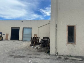 1951-2005 Hammondville Rd, Pompano Beach, FL à louer Photo intérieure– Image 1 sur 14