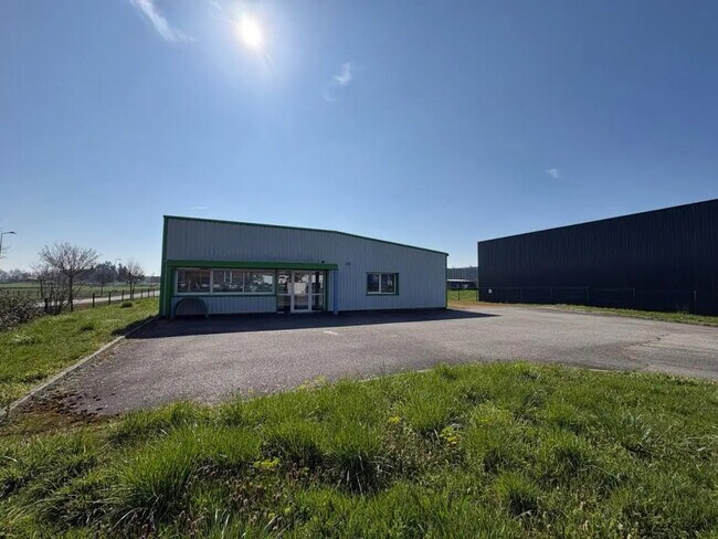 Plus de détails pour Local d’activités à vendre