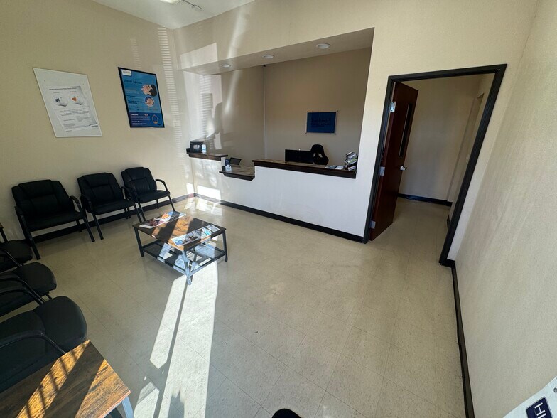 2406 Monte Vista Ave, Turlock, CA à louer - Photo de l’immeuble – Image 3 sur 10