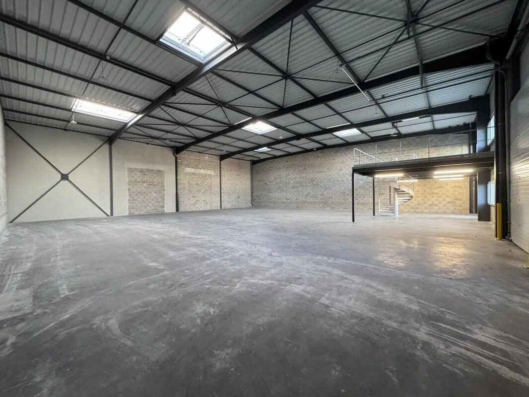 Local d’activités dans Saint-Priest à louer Photo intérieure– Image 1 sur 6