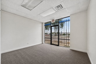 9809 Rowlett Rd, Houston, TX à louer Photo intérieure– Image 1 sur 5