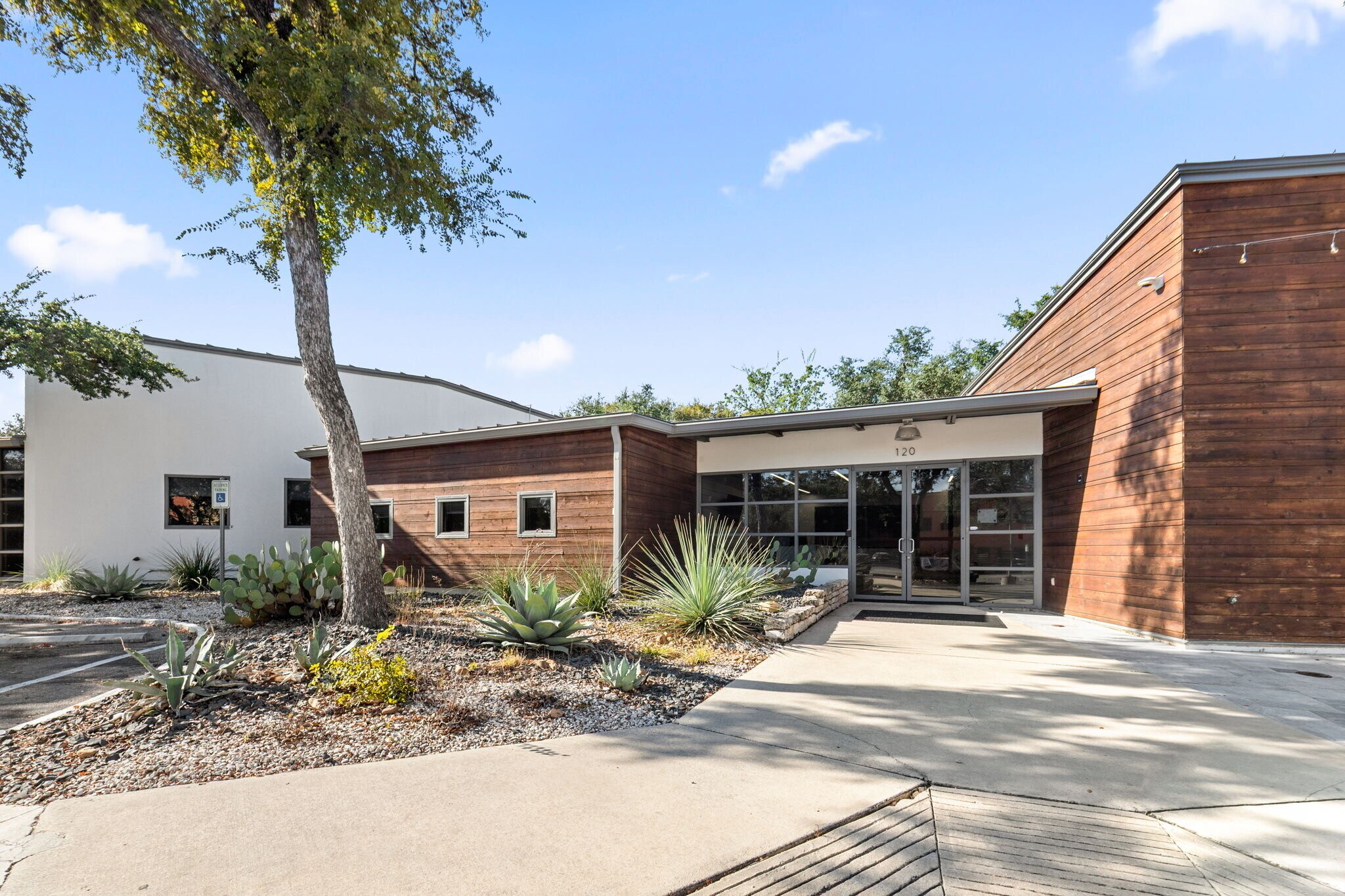 120 Chula Vista, San Antonio, TX à vendre Photo de l’immeuble– Image 1 sur 17