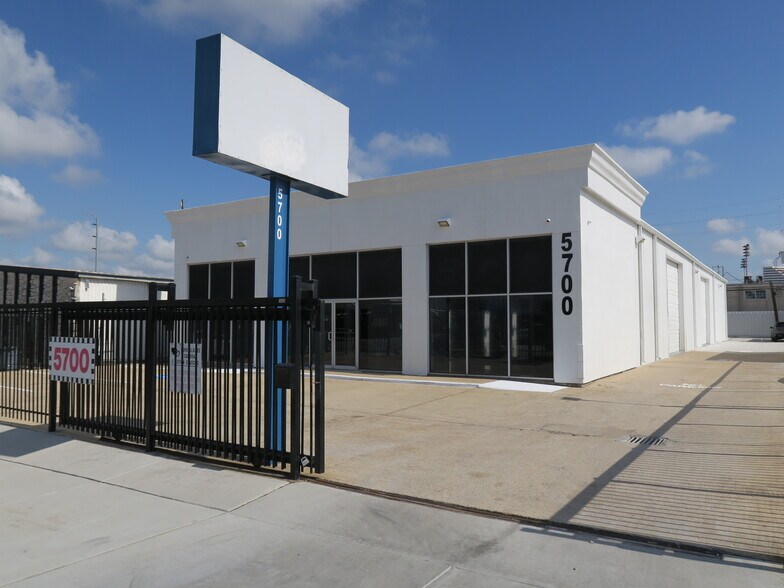 5700 Star Ln, Houston, TX à louer - Photo de l’immeuble – Image 1 sur 46