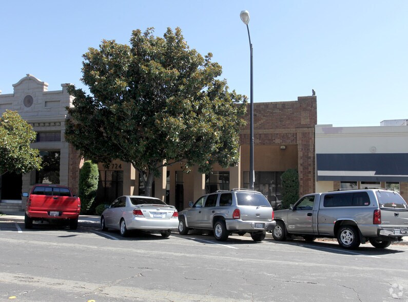 724 10th St, Modesto, CA à louer - Photo de l’immeuble – Image 3 sur 3