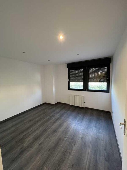 Bureau dans Garges-lès-Gonesse à louer - Photo de l’immeuble – Image 2 sur 4