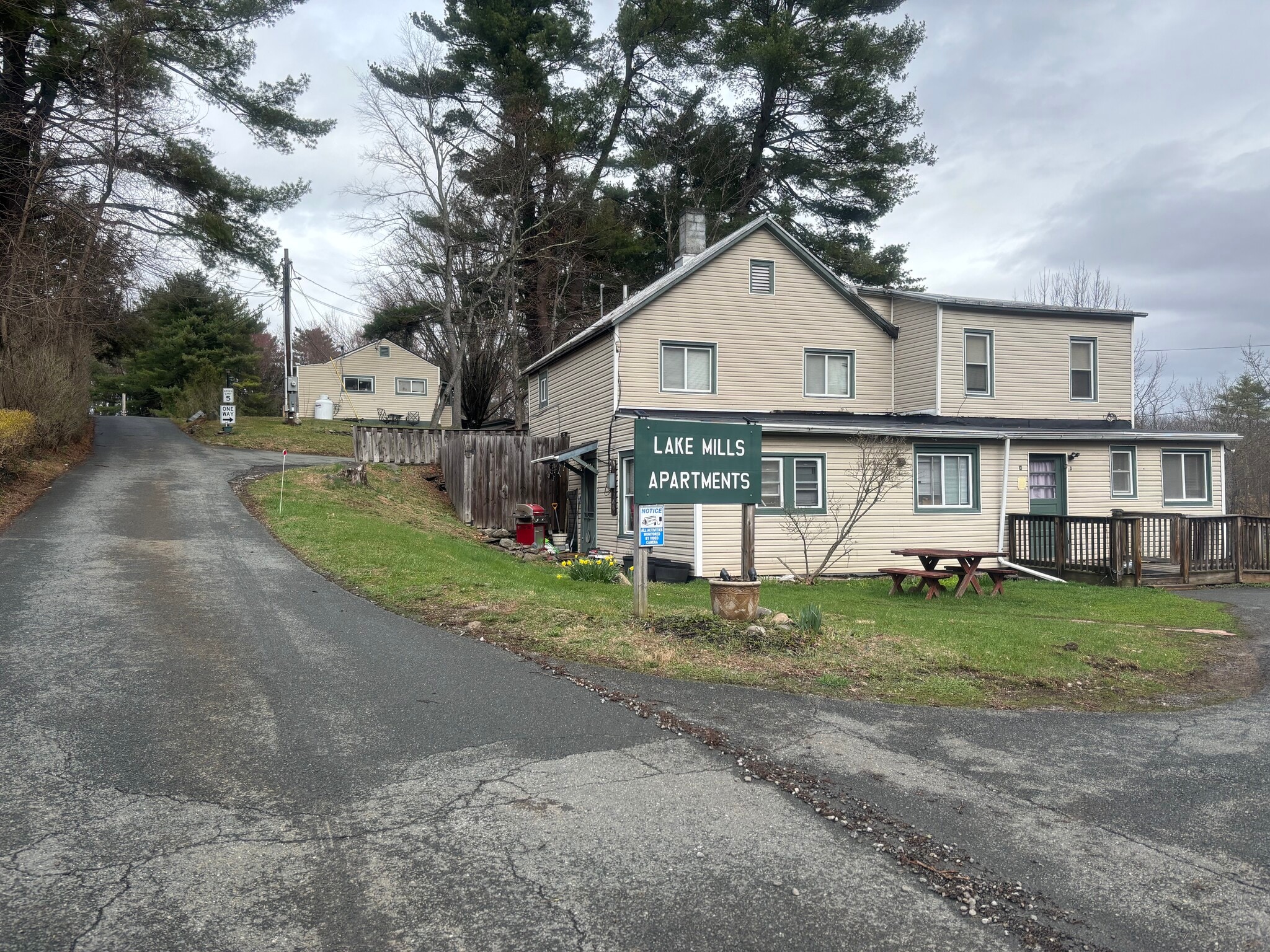 45 Unit Multifamily Portfolio / Cairo NY portefeuille de 2 biens à vendre sur LoopNet.fr Photo principale– Image 1 sur 28