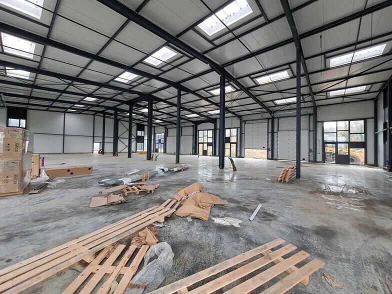 Local d'activités dans Trévoux à vendre - Photo intérieure – Image 2 sur 3