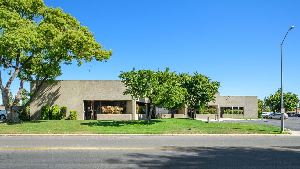 2048 N Fine Ave, Fresno, CA à vendre - Photo principale – Image 1 sur 18