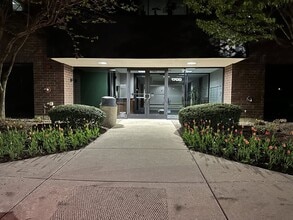 1700 Park St, Naperville, IL à louer Photo intérieure– Image 1 sur 20