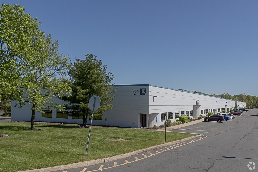 51 Stouts Ln, Monmouth Junction, NJ à louer Photo principale– Image 1 sur 15