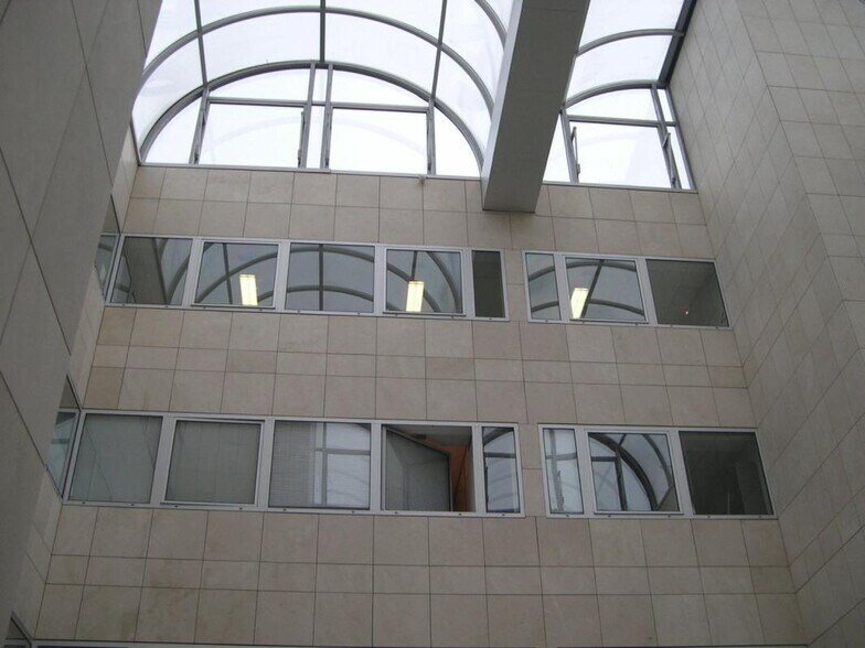 Bureau dans Cergy à louer - Photo de l’immeuble – Image 3 sur 5