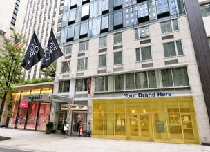 11-13 W 51st St, New York, NY à louer Photo de l’immeuble– Image 1 sur 1