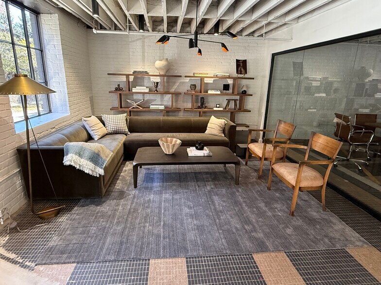 655 Highland Ave NE, Atlanta, GA à louer - Photo de l’immeuble – Image 1 sur 10