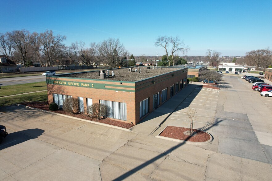 6901 Hickman Rd, Urbandale, IA à louer - Photo de l’immeuble – Image 2 sur 6