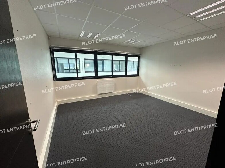 Bureau dans Larmor-Plage à louer - Photo de l’immeuble – Image 3 sur 8