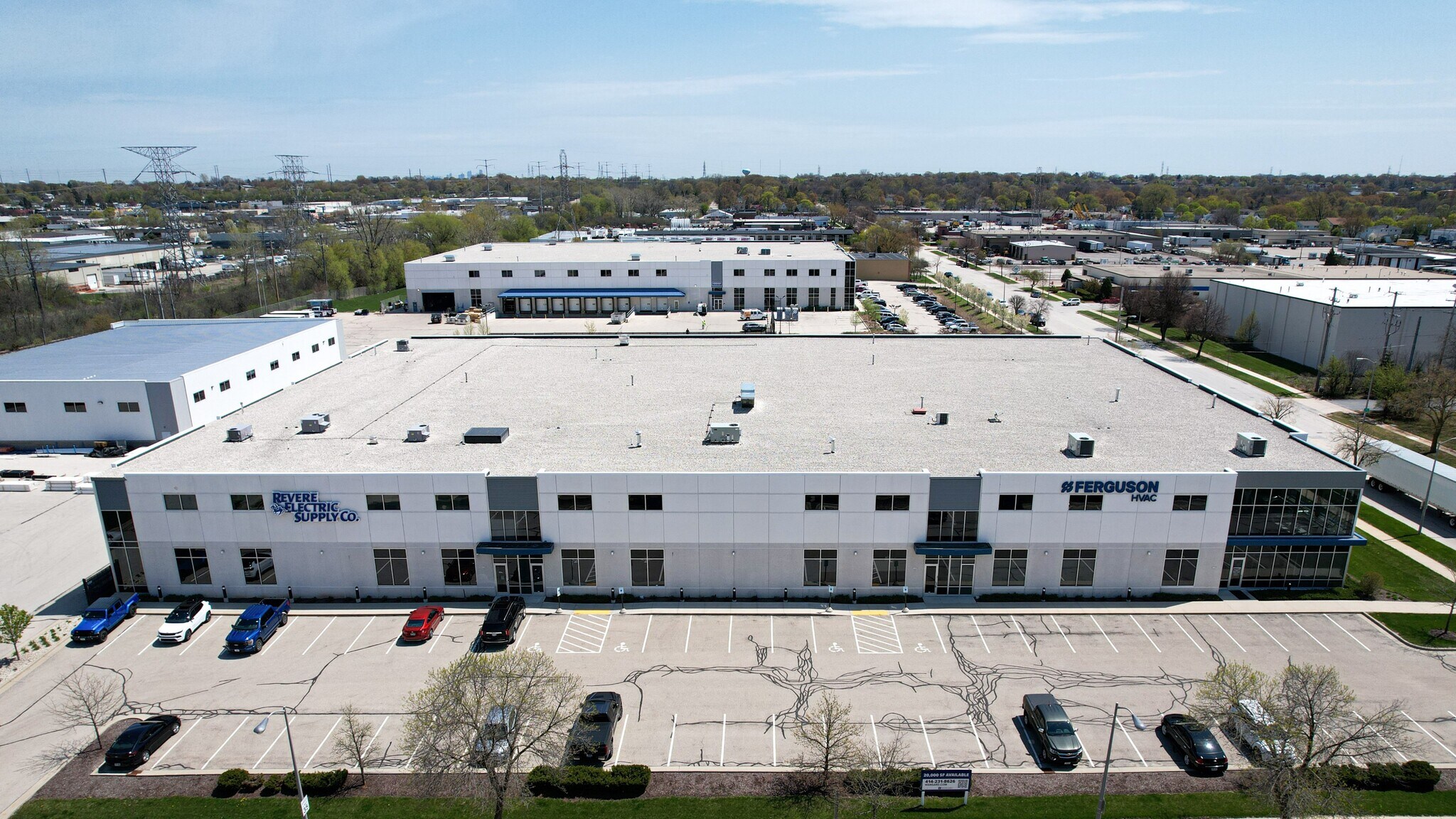 11540 W Rogers St, West Allis, WI à louer Photo de l’immeuble– Image 1 sur 10