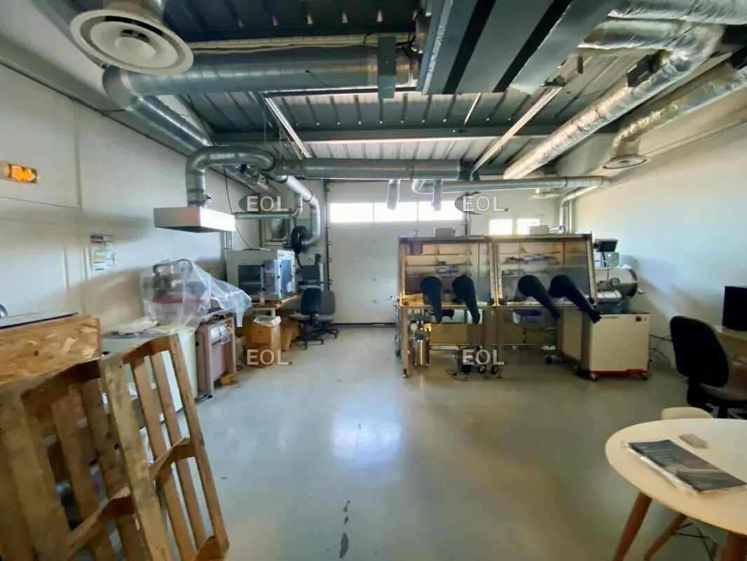 Local d’activités dans Rousset à louer Photo de l’immeuble– Image 1 sur 8