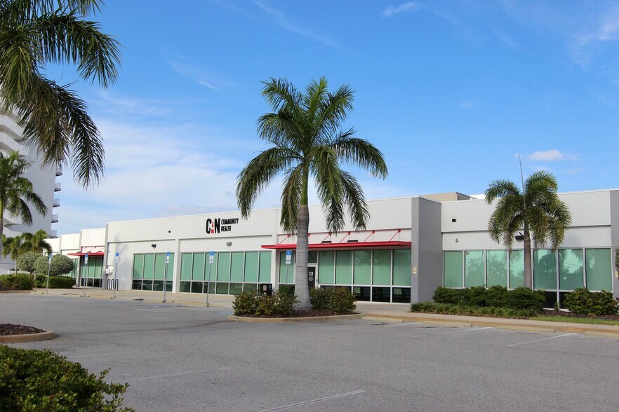 3251 3rd Ave N, Saint Petersburg, FL à louer - Photo de l’immeuble – Image 1 sur 11