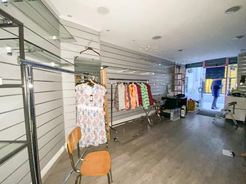 Local commercial dans Paris à louer - Photo de l’immeuble – Image 3 sur 5