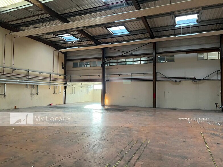 Local d’activités dans Cergy à louer - Photo de l’immeuble – Image 2 sur 9