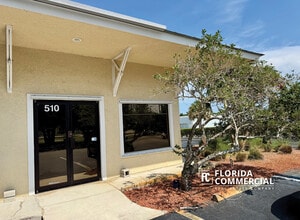510-526 SE Dixie Hwy, Stuart, FL à louer Photo de l’immeuble– Image 1 sur 12