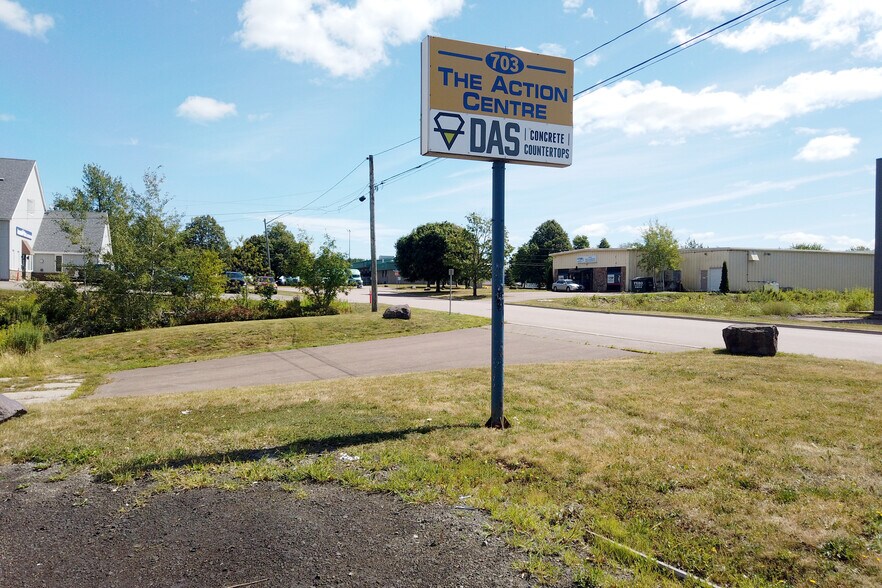 703 Malenfant Blvd, Dieppe, NB à louer - Photo de l’immeuble – Image 3 sur 6