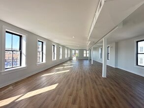 4024 Hamilton Ave, Cincinnati, OH à louer Photo intérieure– Image 2 sur 5