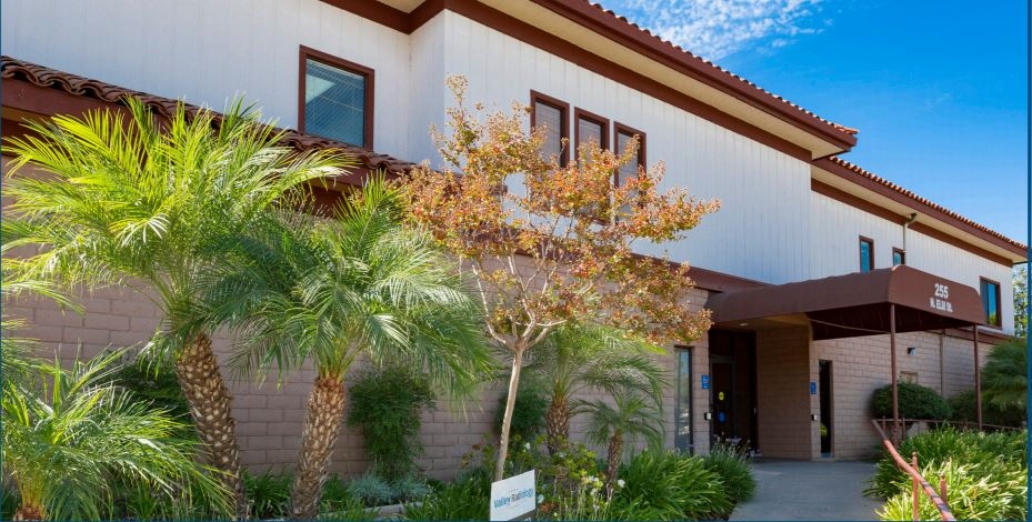 255 N Elm St, Escondido, CA à louer - Photo de l’immeuble – Image 3 sur 6