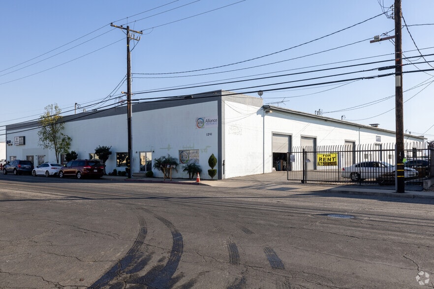 1339-1341 W Brooks St, Ontario, CA à louer - Photo principale – Image 2 sur 31