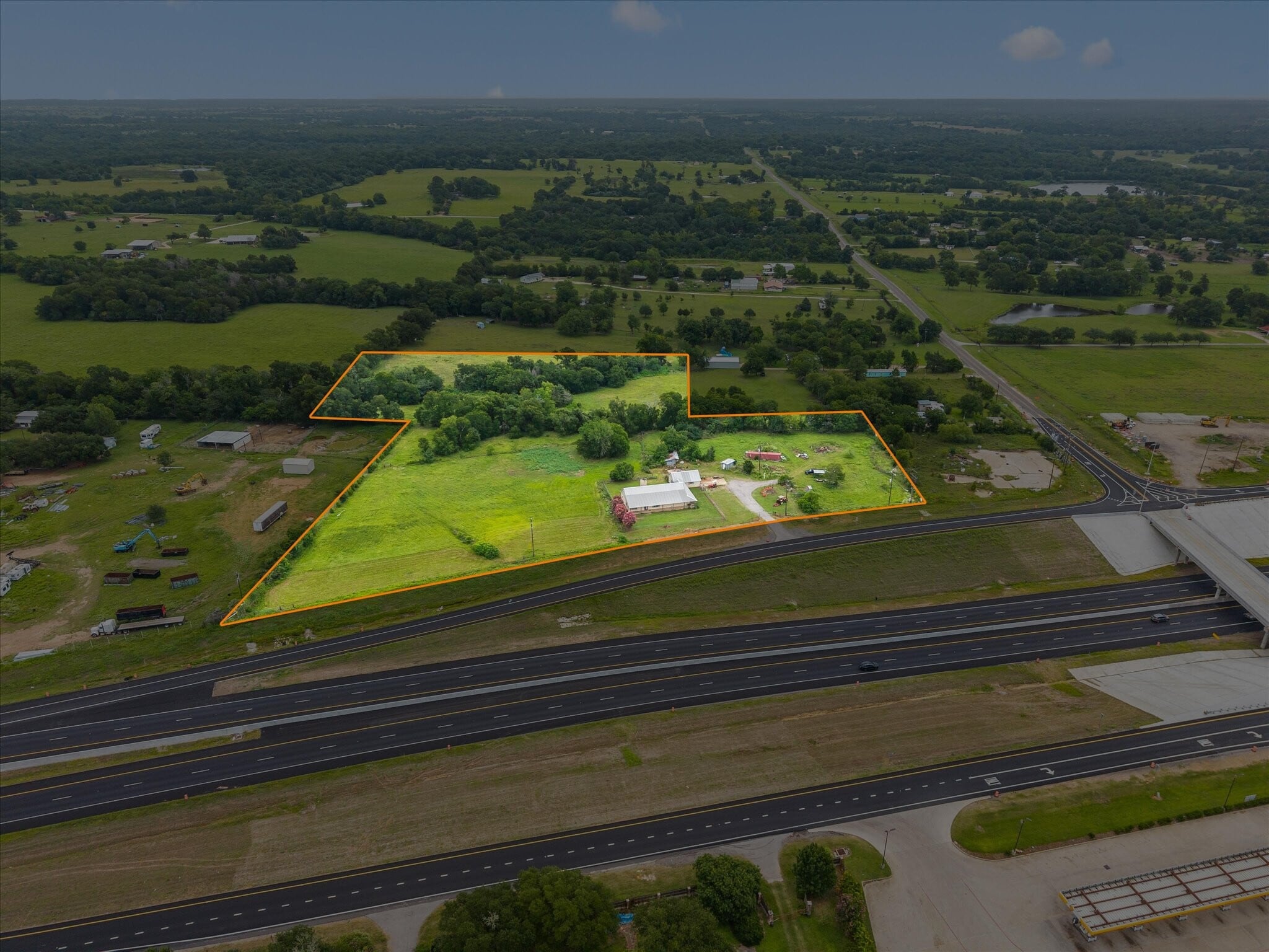 17645 Highway 6, Navasota, TX à vendre Photo principale– Image 1 sur 31