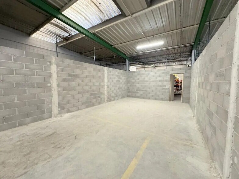 Local d’activités dans Sartrouville à louer - Photo de l’immeuble – Image 3 sur 7