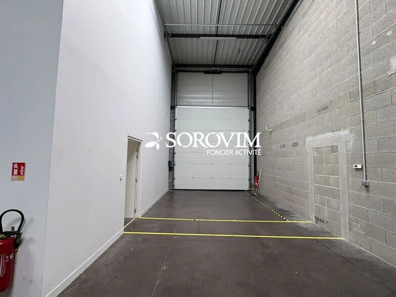 Avenue Louis Blériot, Chassieu à louer - Photo intérieure – Image 2 sur 4