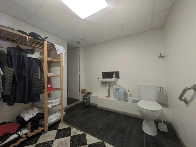 Local commercial dans Meyrargues à vendre - Photo intérieure – Image 3 sur 8