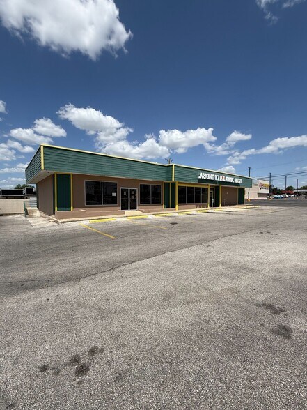 11802 Blanco Rd, San Antonio, TX à vendre - Photo de l’immeuble – Image 2 sur 8