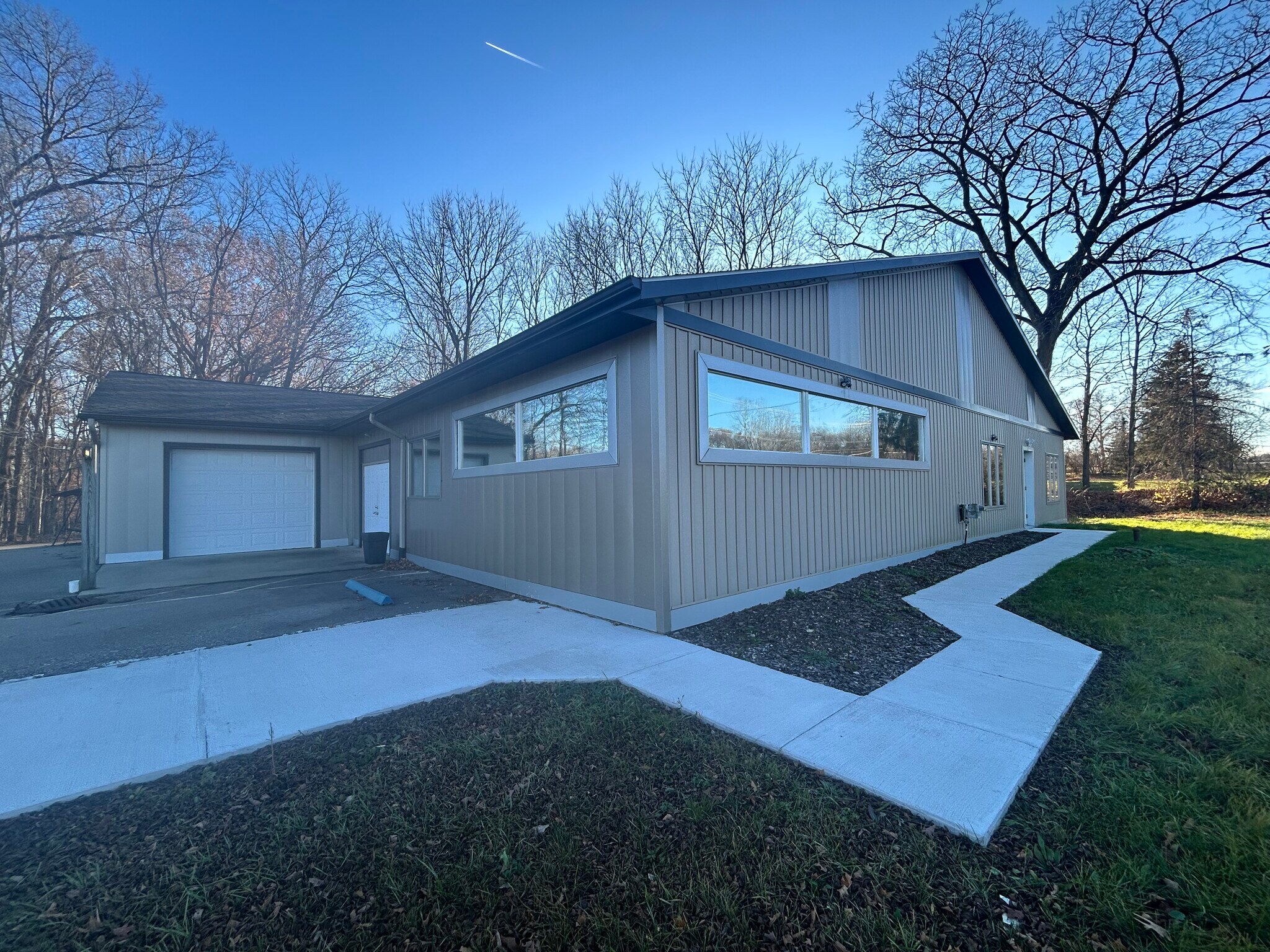 7755 Stadium Dr, Kalamazoo, MI à vendre Photo de l’immeuble– Image 1 sur 9