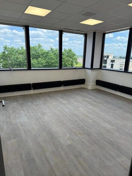 Bureau dans Créteil à louer - Photo de l’immeuble – Image 1 sur 4