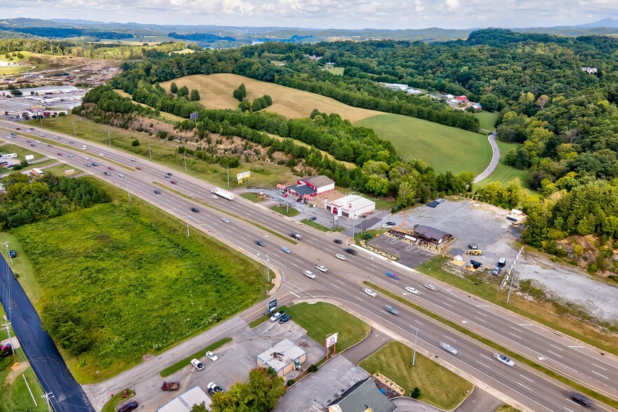 1809 Winfield Dunn Pky, Sevierville, TN à louer - Photo de l’immeuble – Image 3 sur 10