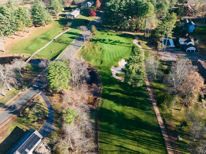 228 Pattonwood Dr, Southington, CT à vendre - Photo de l’immeuble – Image 3 sur 39