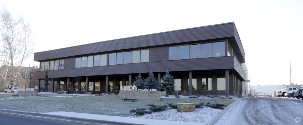 2323 91st Ave NW, Edmonton, AB à louer - Photo de l’immeuble – Image 2 sur 6