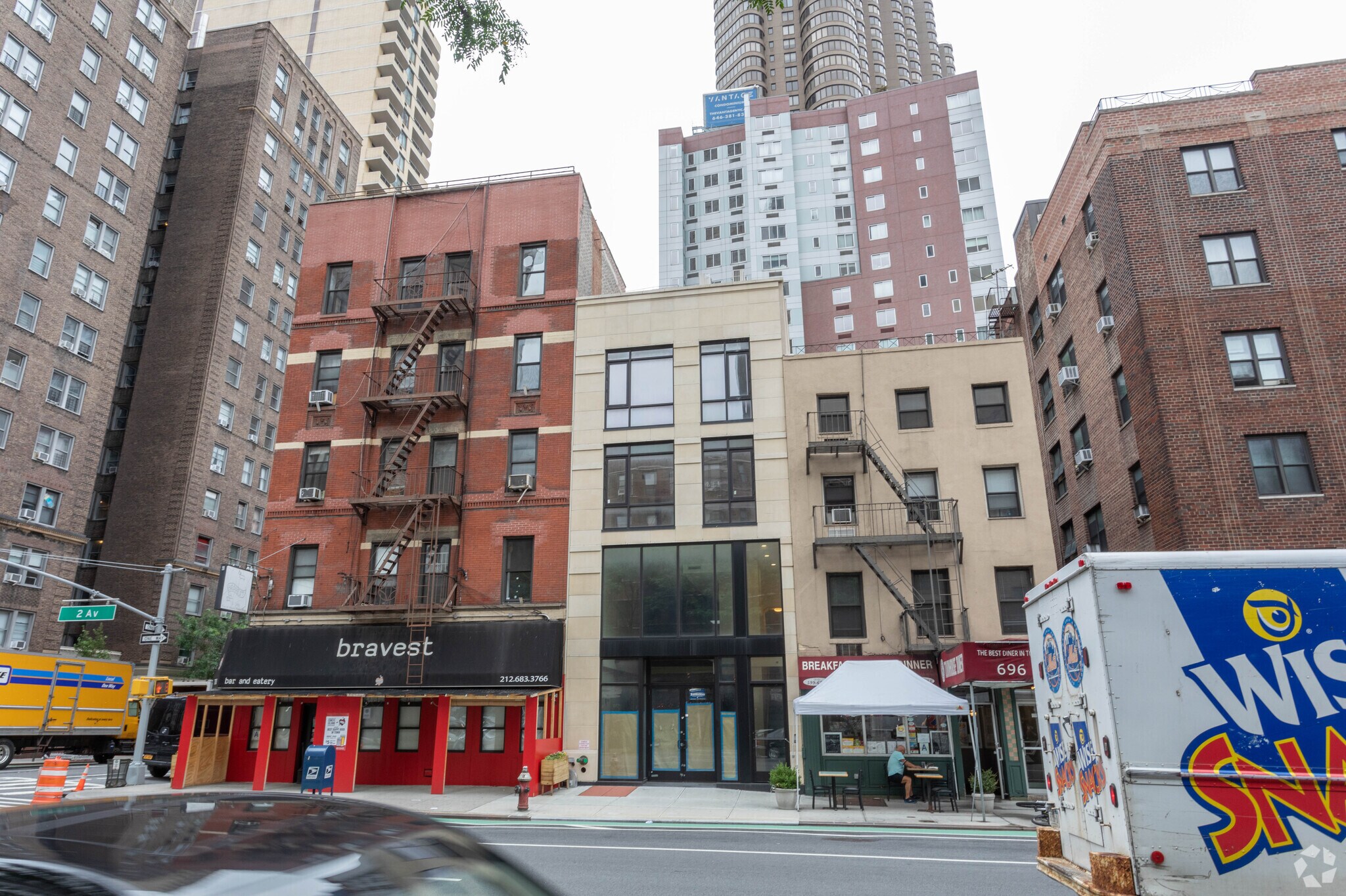 698 2nd Ave, New York, NY à vendre Photo de l’immeuble– Image 1 sur 13